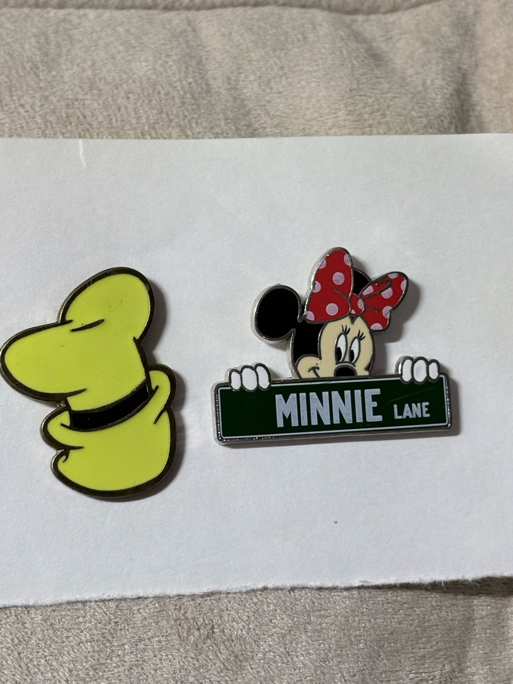 DISNEY TRADING PINS 2 PCS